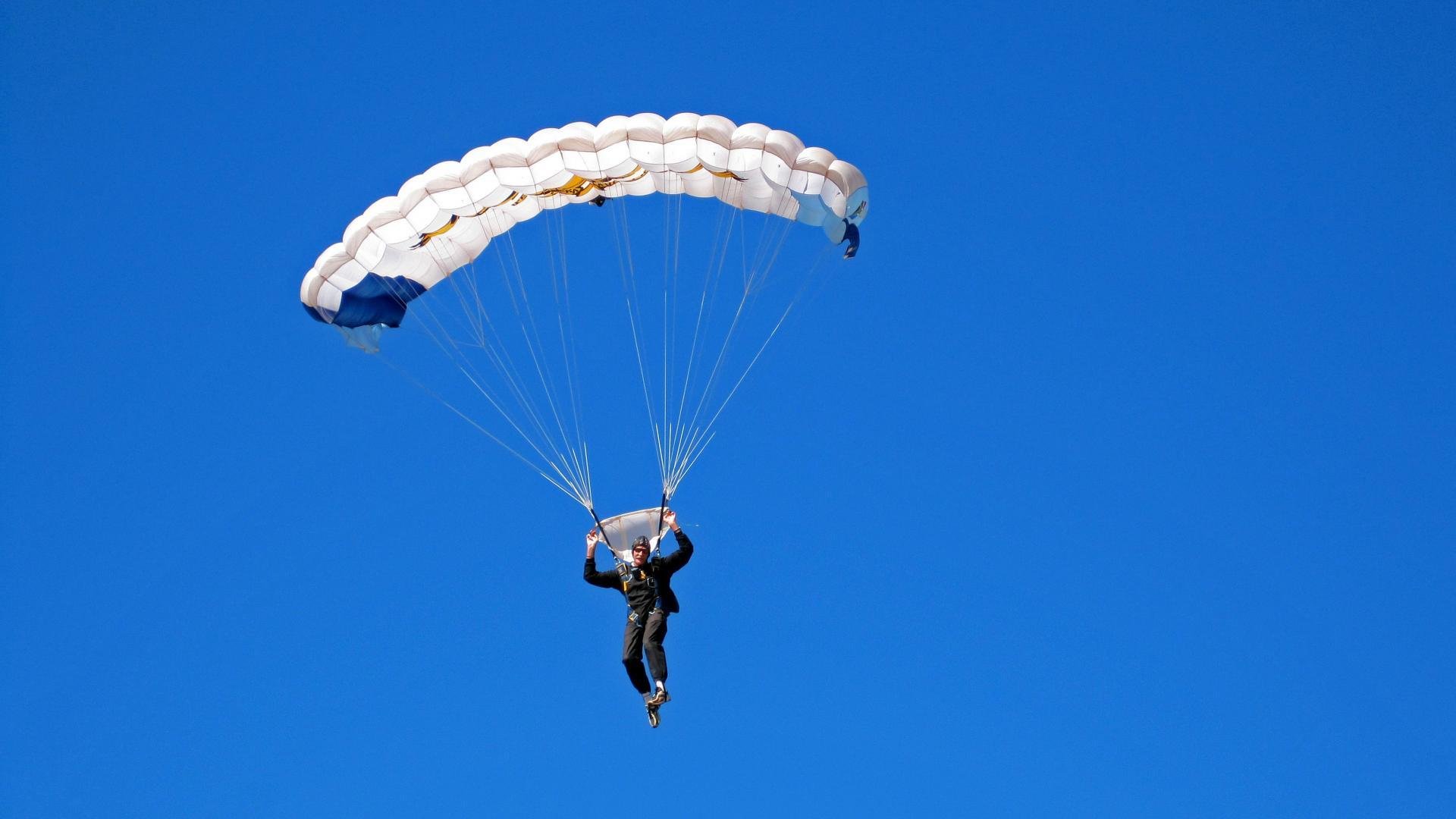 NBA火箭队110-102独行侠迎来四连胜,杜兰特21分,阿门27分4助攻,火箭队与独行侠比赛